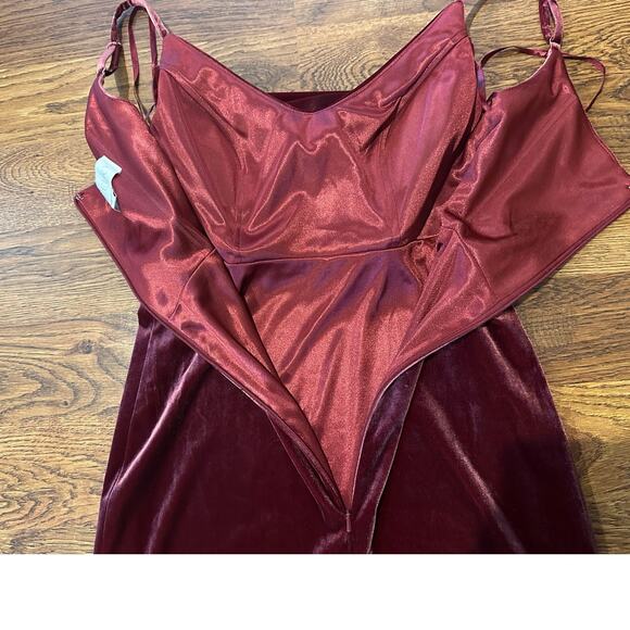Revelry Women's Skye Velvet Dress Red Size 6 β Elegant Bridesmaid/Formal Gown - Picture 5 of 13